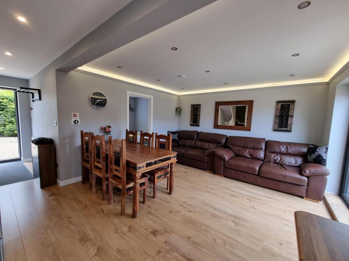 Crown Meadow - 4 Bedroom House - Heathrow - Excellentstays Colnbrook Kültér fotó